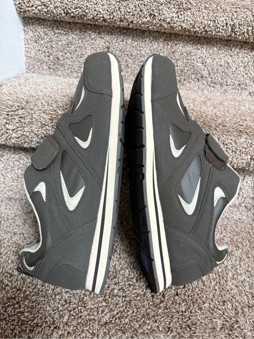 Omega Men’s Athletic Hook-and-Loop Sneakers in Dark Gray and Cream .